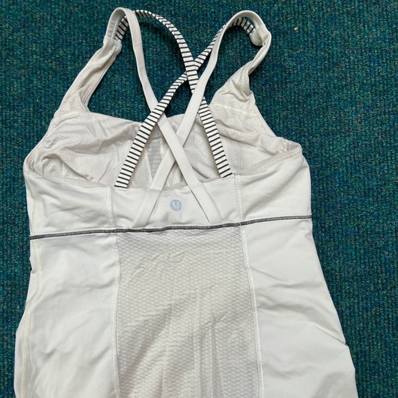 Good condition Lululemon workout top - Picture 2 of 2